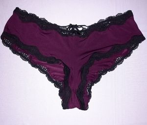 NWOT 🖤 Cacique Strappy Back Cheeky